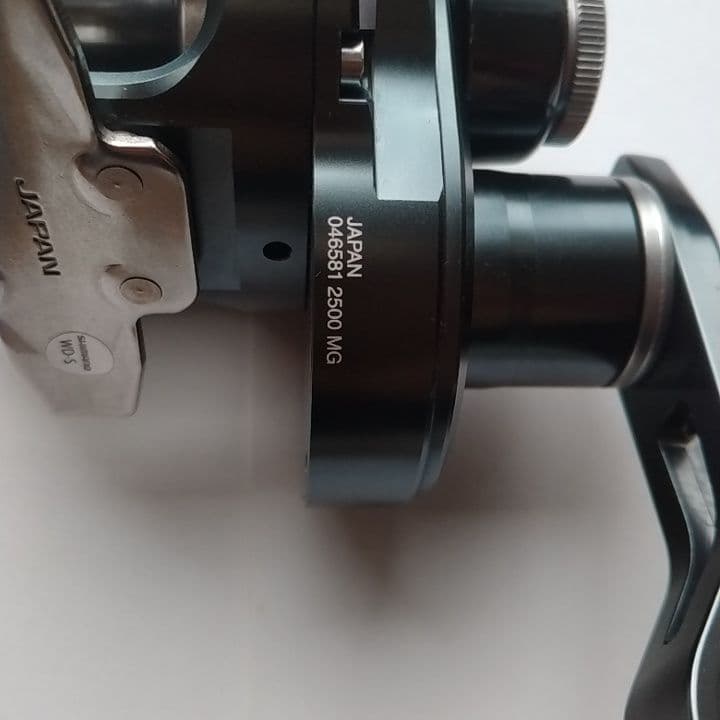 シマノ24オシアジガー LD 2500MG 右巻