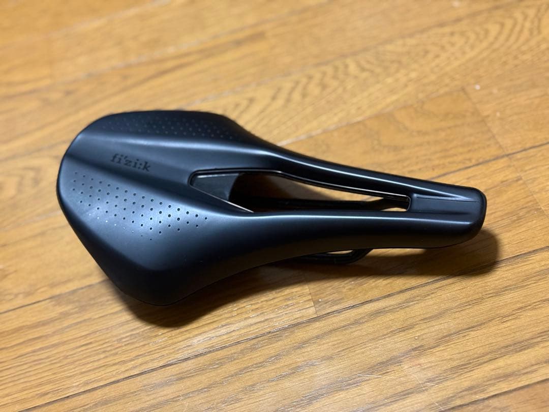 fi'zi:kフィジークARGO TEMPO R3 サドル