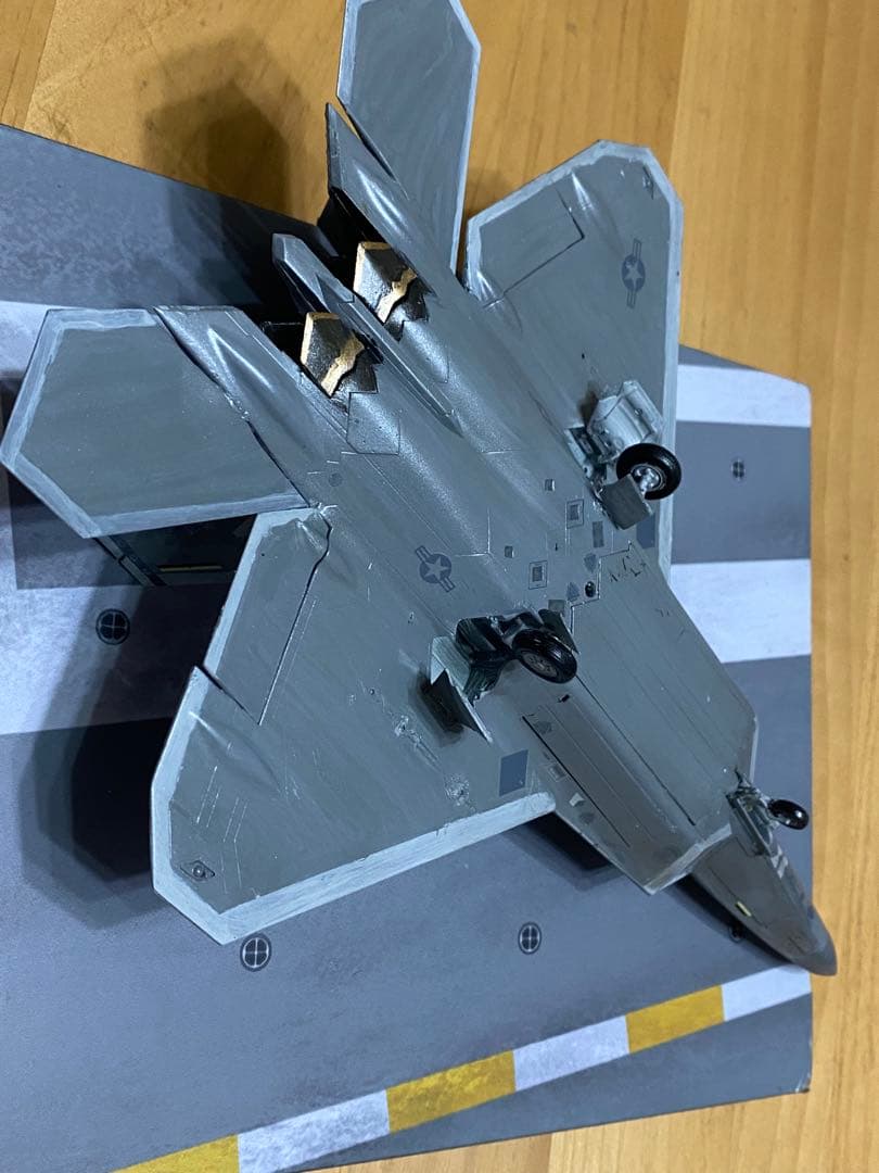 F-22 ラプター　1/72スケールプラモデル完成品