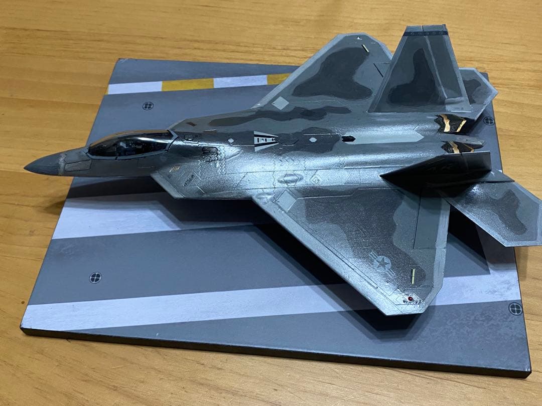 F-22 ラプター　1/72スケールプラモデル完成品