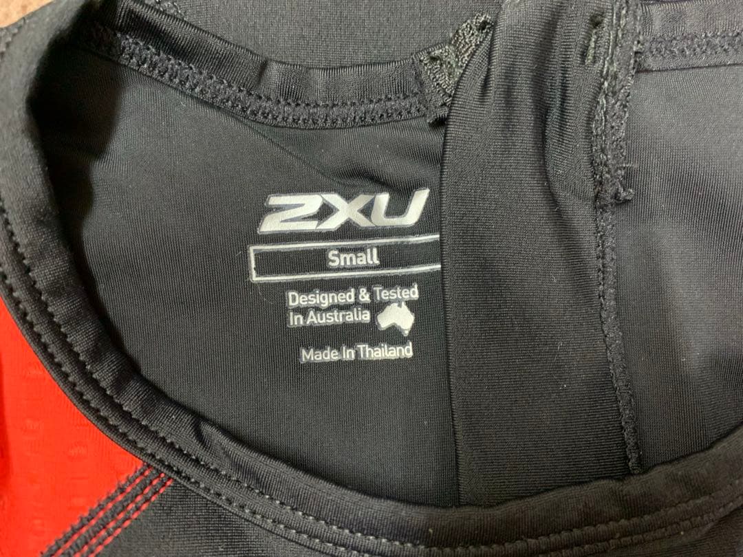 2XU ツータイムズユー　トライスーツ　ブラック/スカーレット　Sサイズ　タグ付