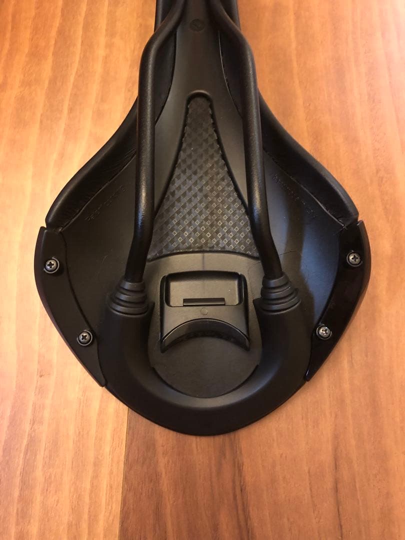 fizik ALIANTE フィジーク アリアンテ ブロンプトン サドル
