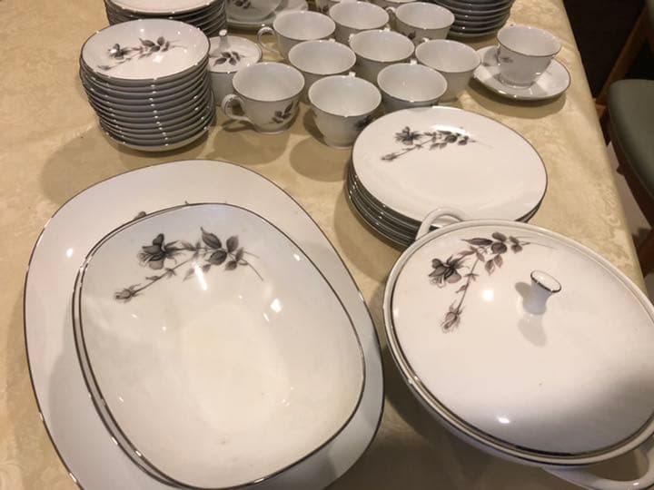 【美品・値下げ・限定品】ノリタケ　食器82点