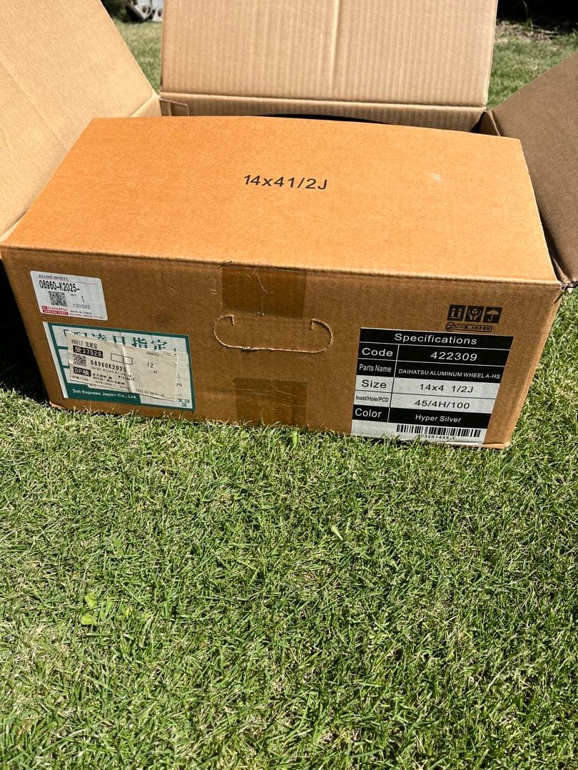 ダイハツ ムーブ キャンバス純正品未使用 ホイール ナットセット、ホイールカバー