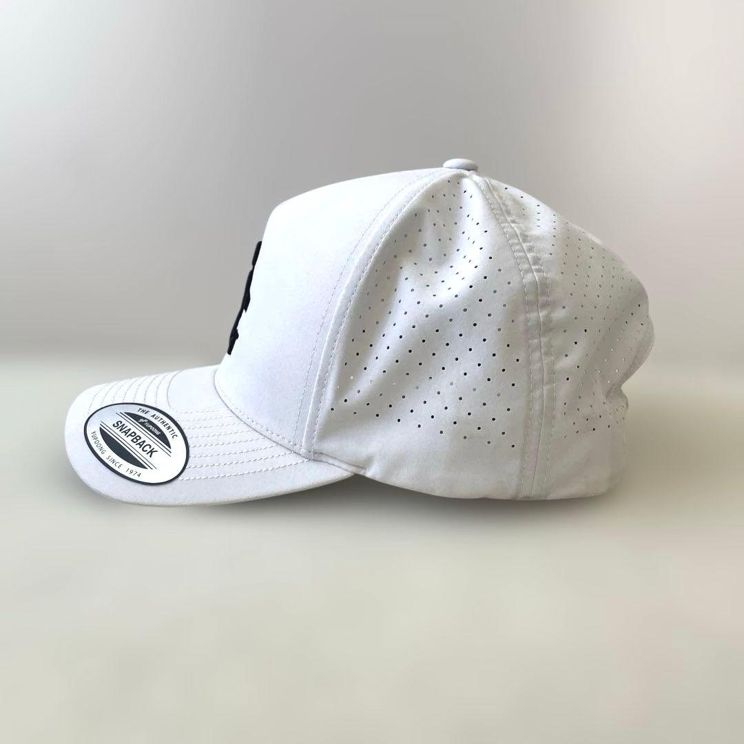1PIU1UGUALE3 GOLF ウノピゥウノウグァーレトレ ゴルフ CAP