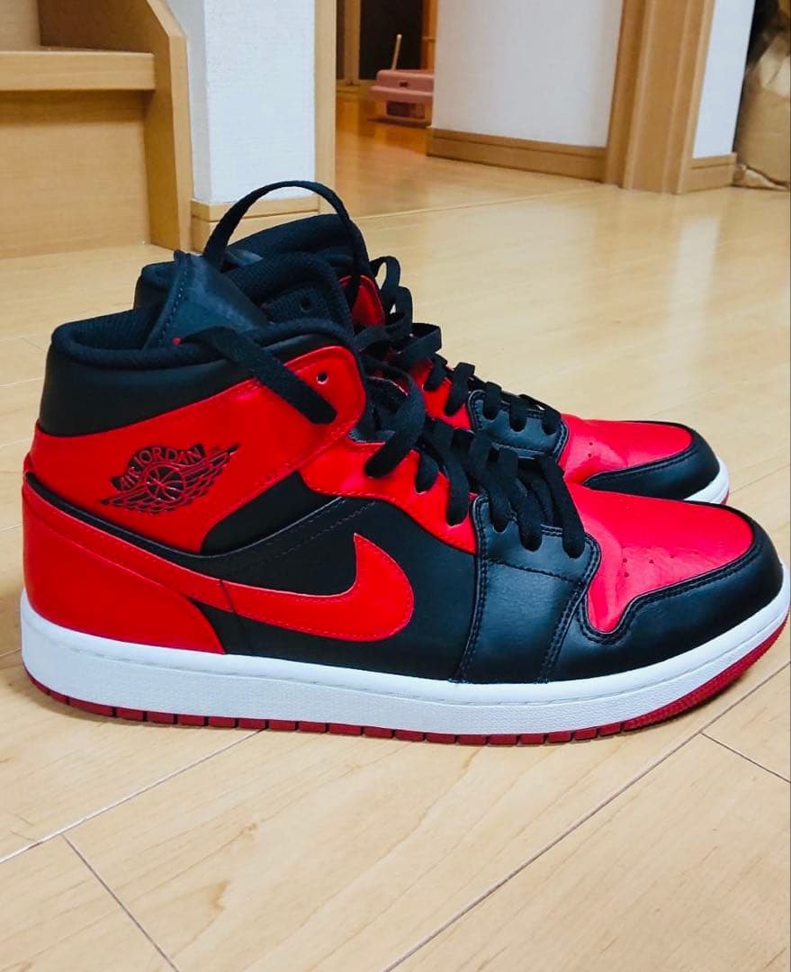 AIRJORDAN 1 MID 黒／白赤