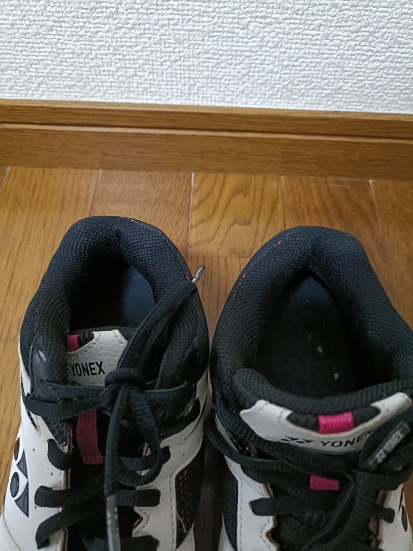 【naさん専用】YONEX　レディース　バドミントンシューズ　23.5センチ