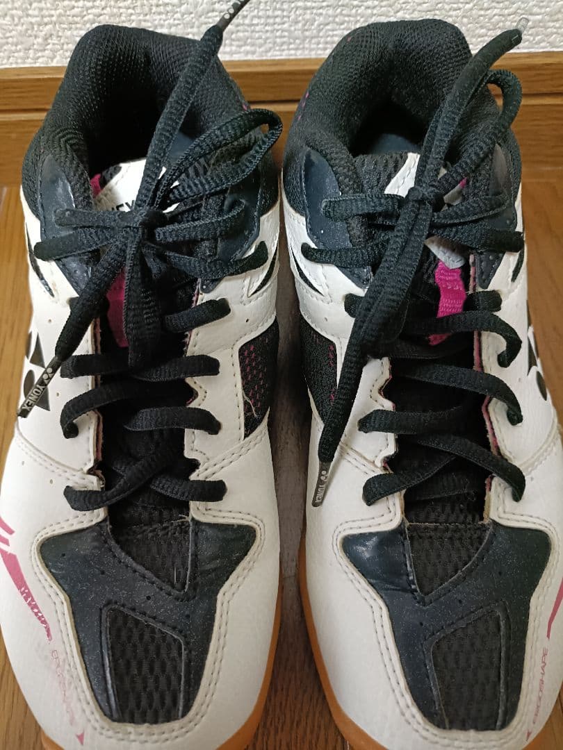 【naさん専用】YONEX　レディース　バドミントンシューズ　23.5センチ