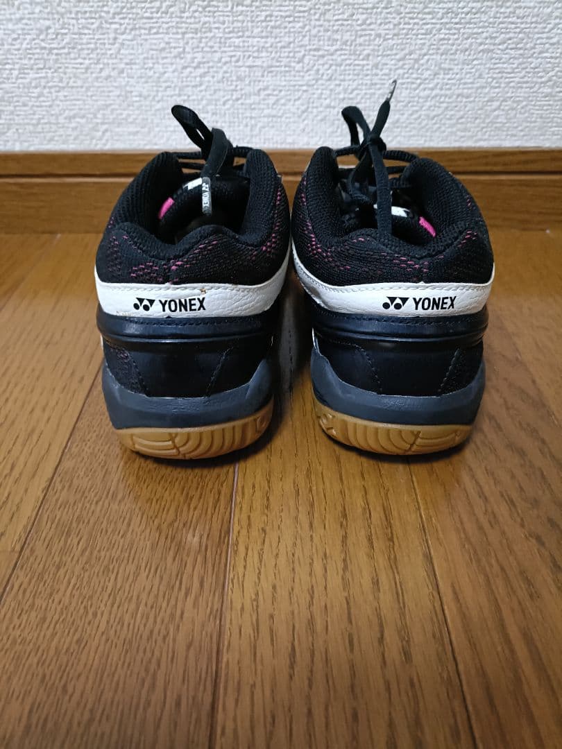 【naさん専用】YONEX　レディース　バドミントンシューズ　23.5センチ