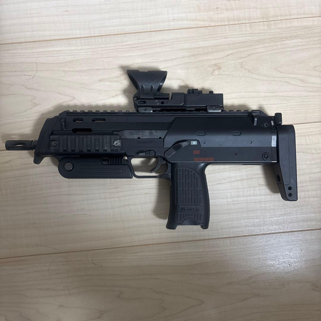 東京マルイ　電動ガン　mp7 ブラック マガジン2本とリポバッテリー付き