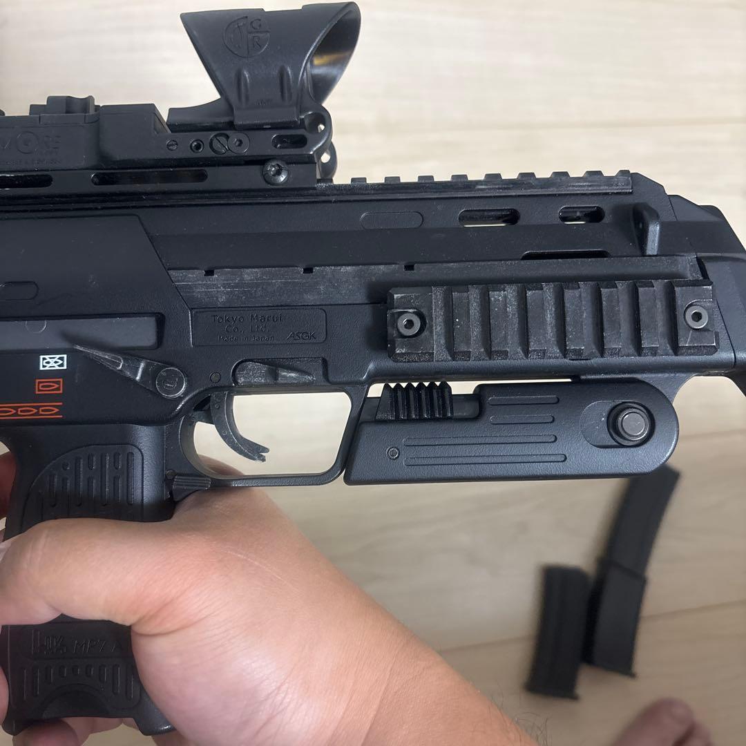 東京マルイ　電動ガン　mp7 ブラック マガジン2本とリポバッテリー付き