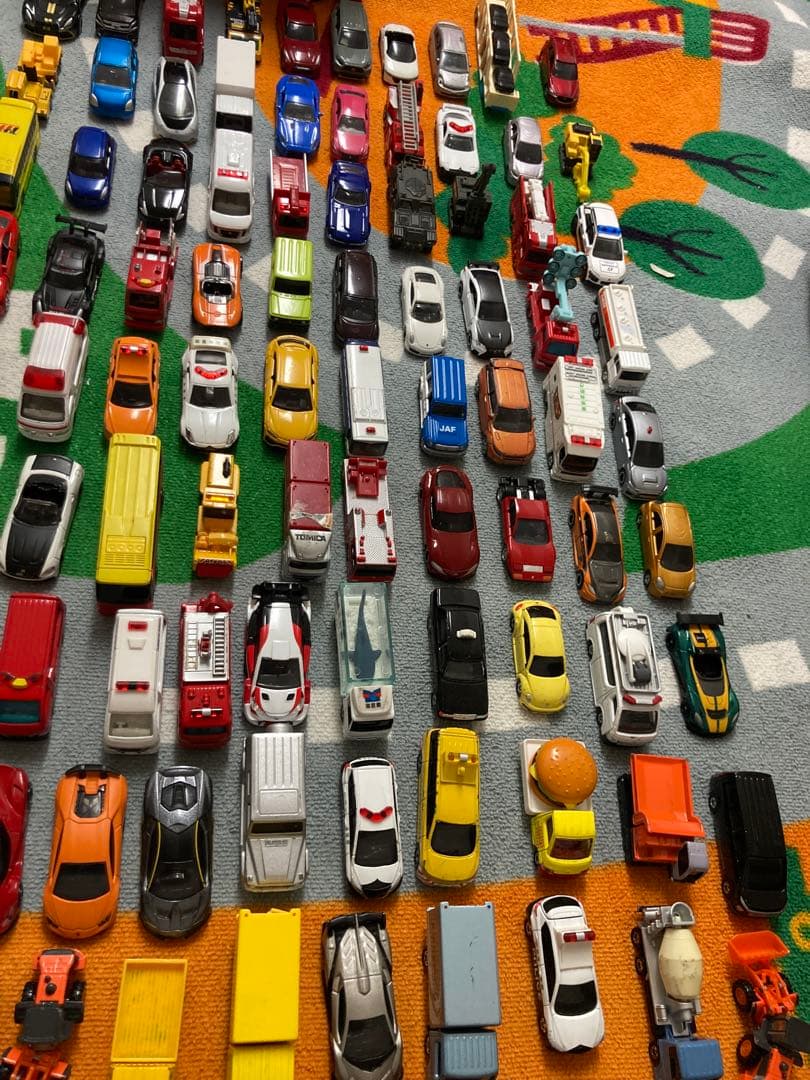 トミカ　　ミニカーセット 約140台