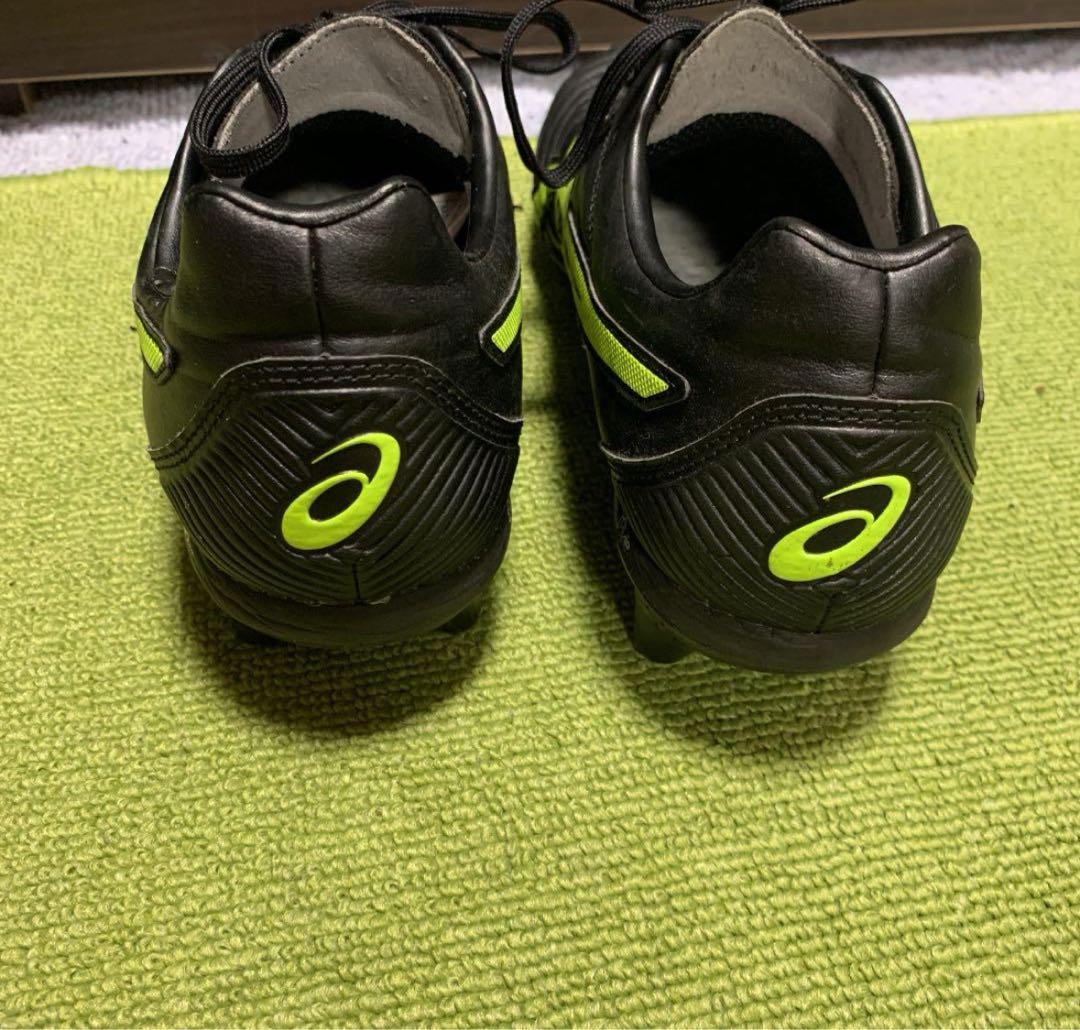 サッカースパイク　アシックス