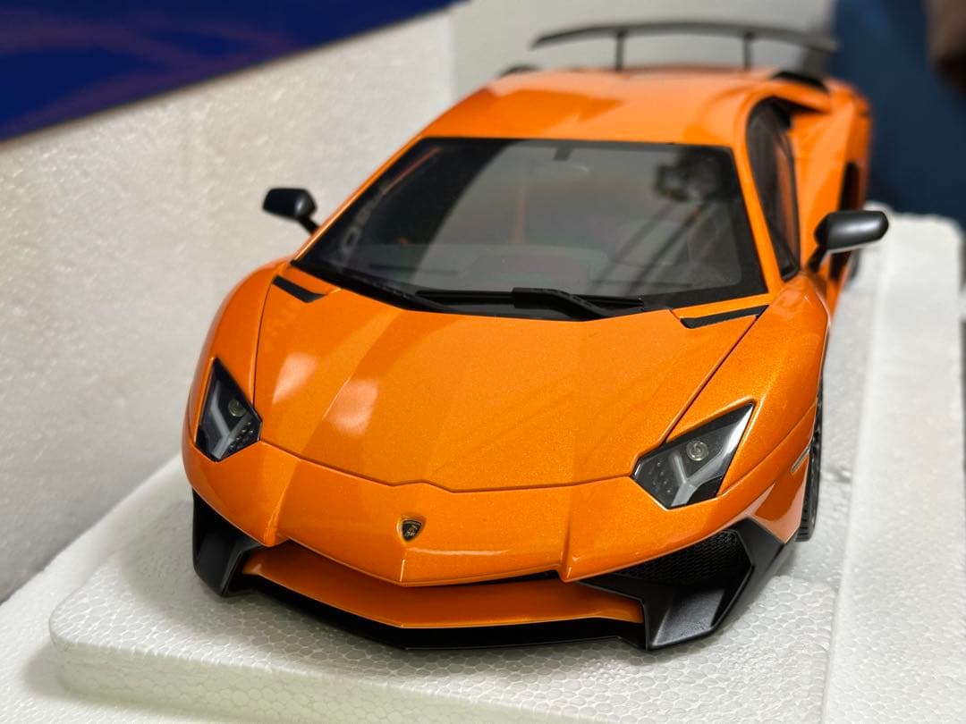 オートアート1/18 ランボルギーニアヴェンタドール SV