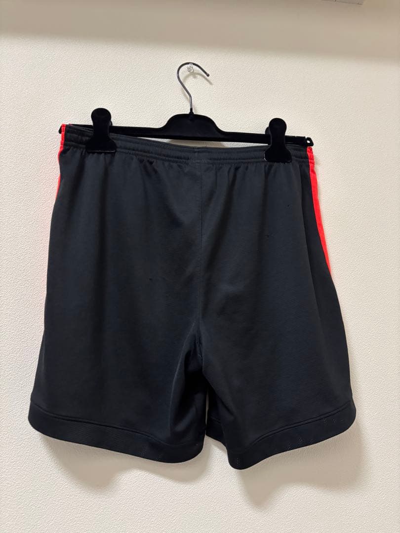 【激レア】浦和レッズ2020支給品Nike ハーフパンツ ブラック/レッド