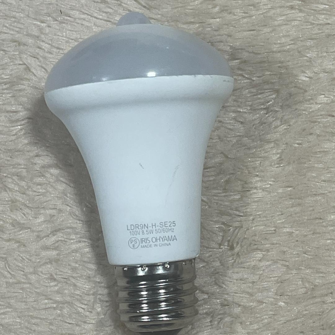 LED電球 60W 白色 26口径 4個セット アイリスオーヤマ 人感センサー