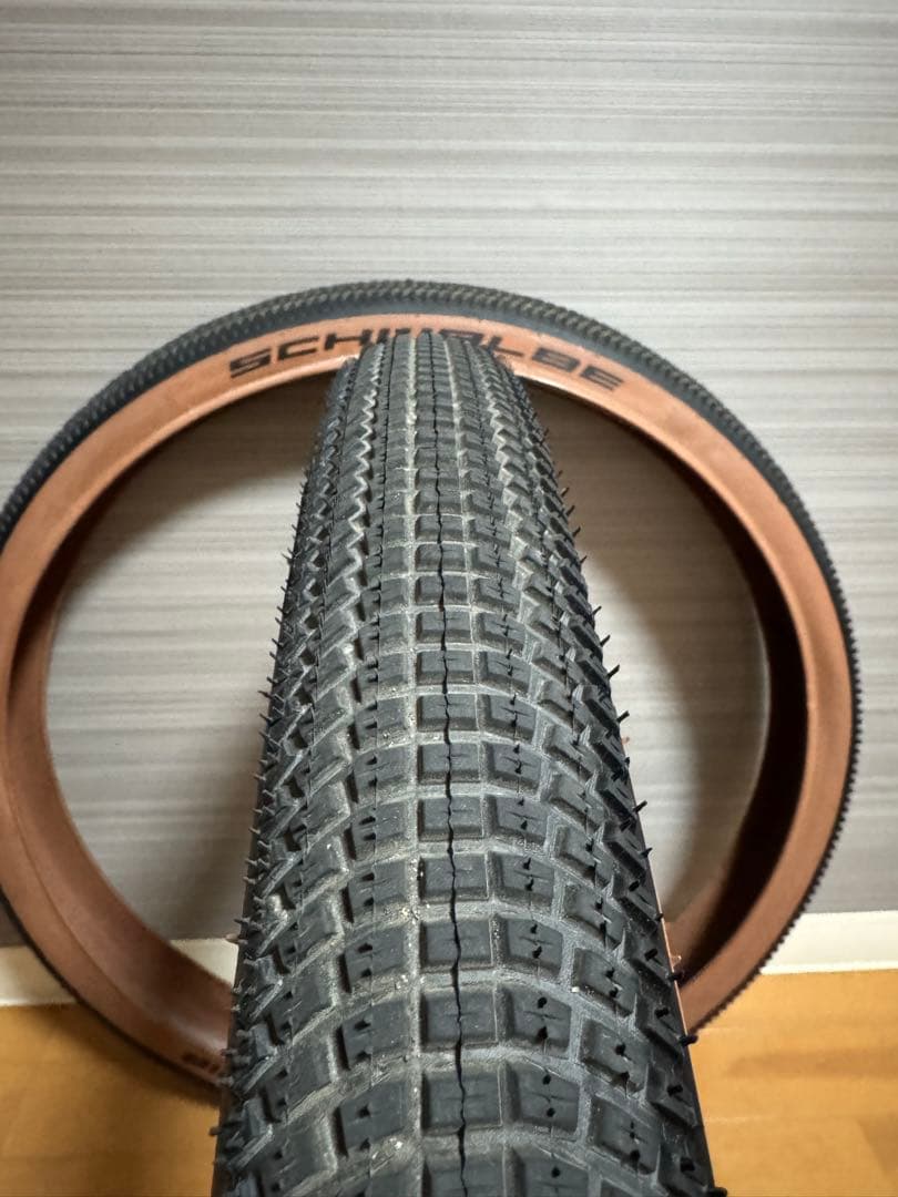 SCHWALBE BILLY BONKERS ブラウンタイヤ 24インチ