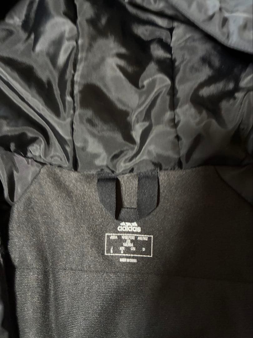 adidas ブラック ロングコート