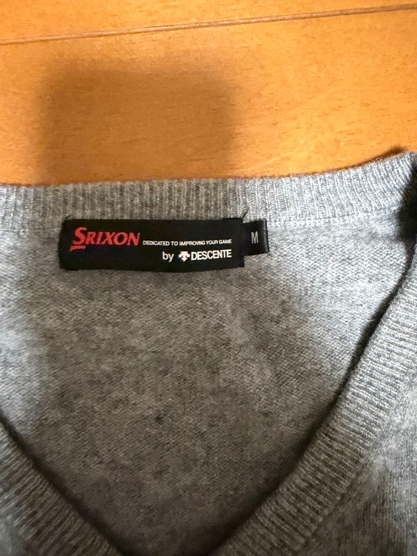 Srixon グレー カシミヤ　Vネック セーター M