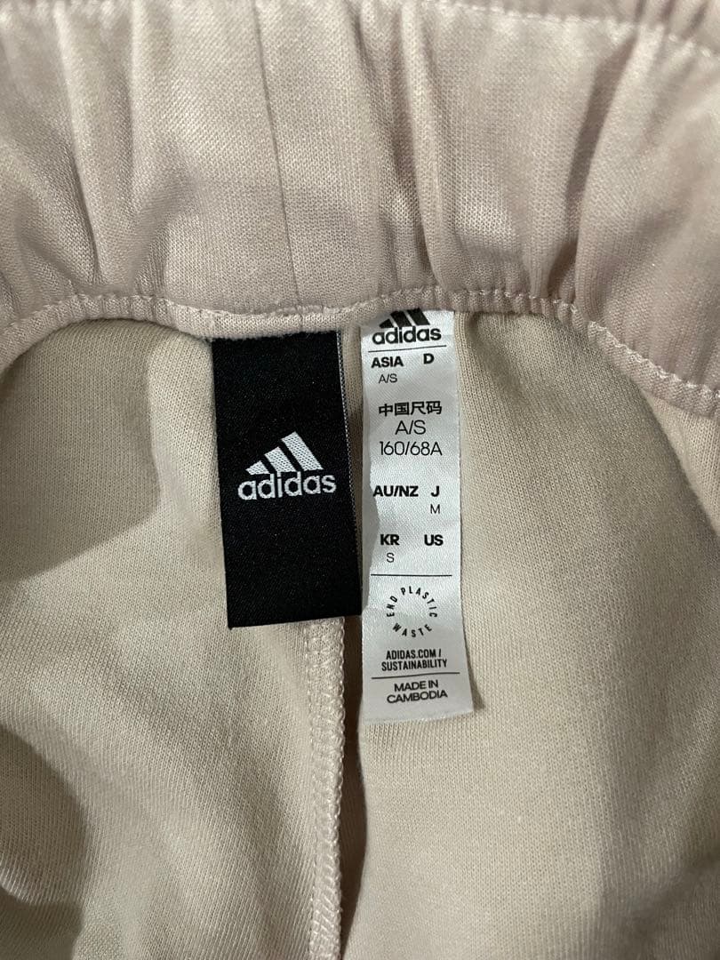 adidas トラックスーツ　EVE06 IC0391