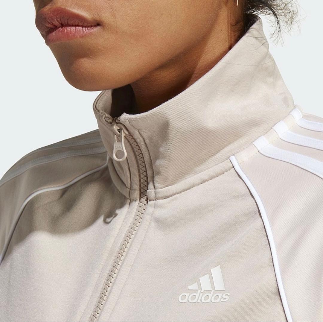 adidas トラックスーツ　EVE06 IC0391