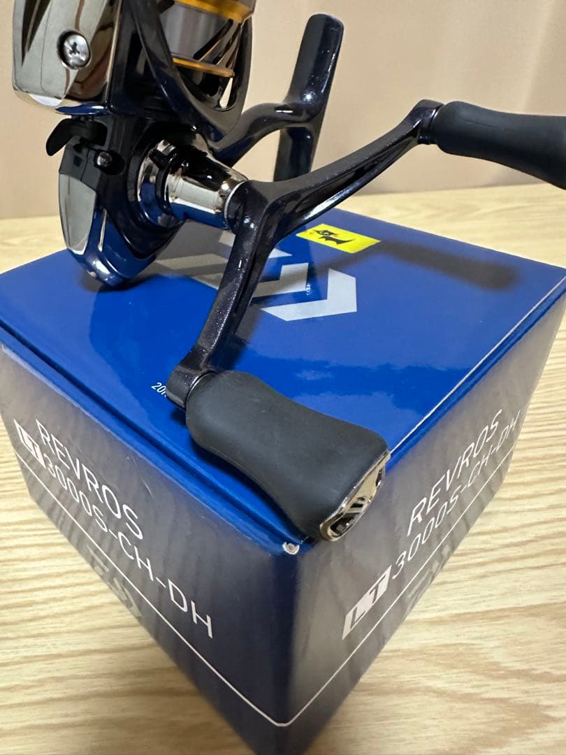 DAIWA ダイワ レブロスLT3000S-CH-DH スピニングリール
