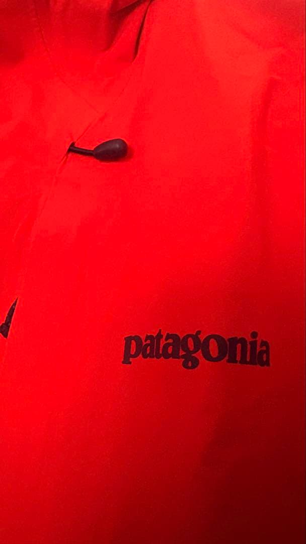 patagonia フード付きオレンジジャケット