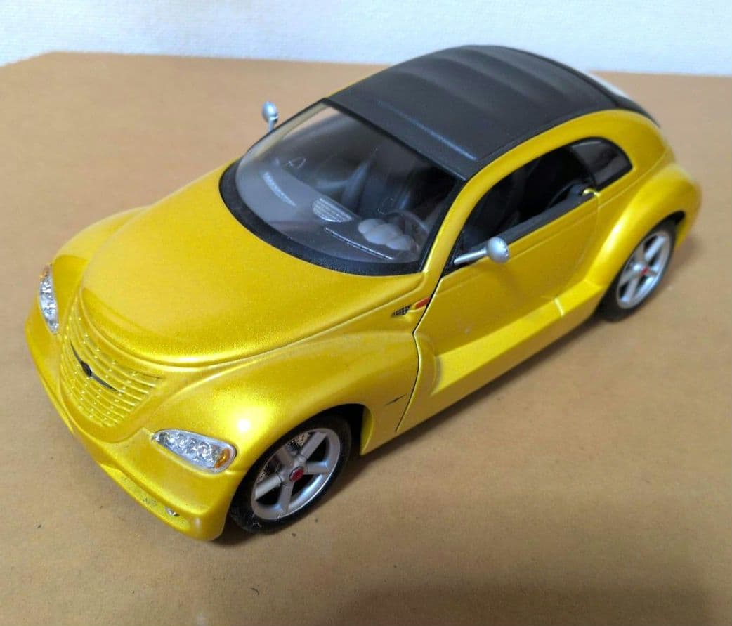 クライスラー・プロントクルーザー　ダイキャスト　 ゴールドイエロー　希少1/18