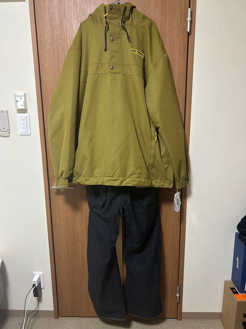 ジャケット新品 パンツほぼ未使用volcom ウェア上下 xxl