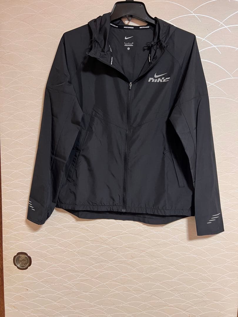 Nike ウィンドブレーカー M 新品