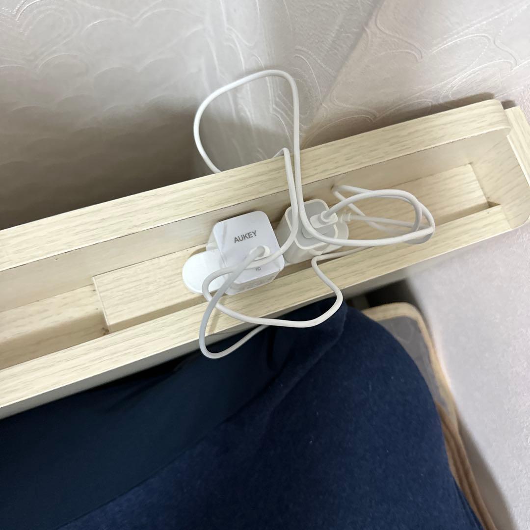 シングル木製ベッドフレーム 充電ポート付き