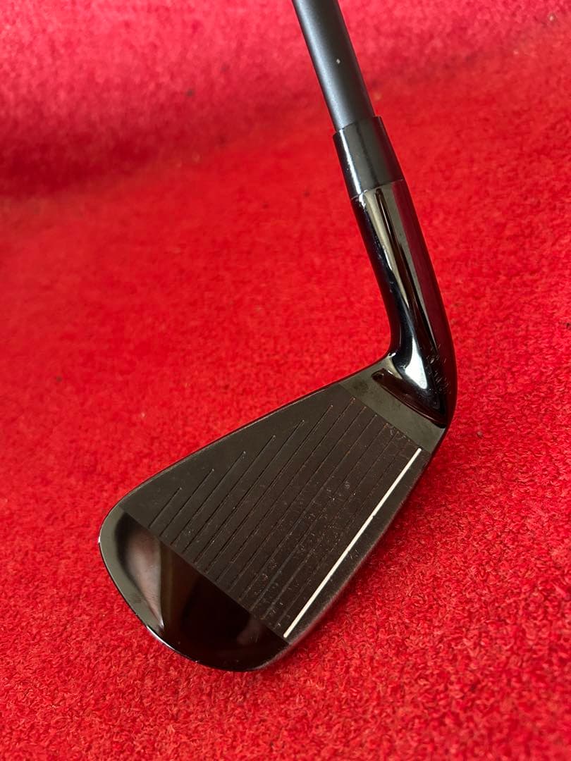 TaylorMade P-790 ブラック4番アイアン　KBSブラックシャフト