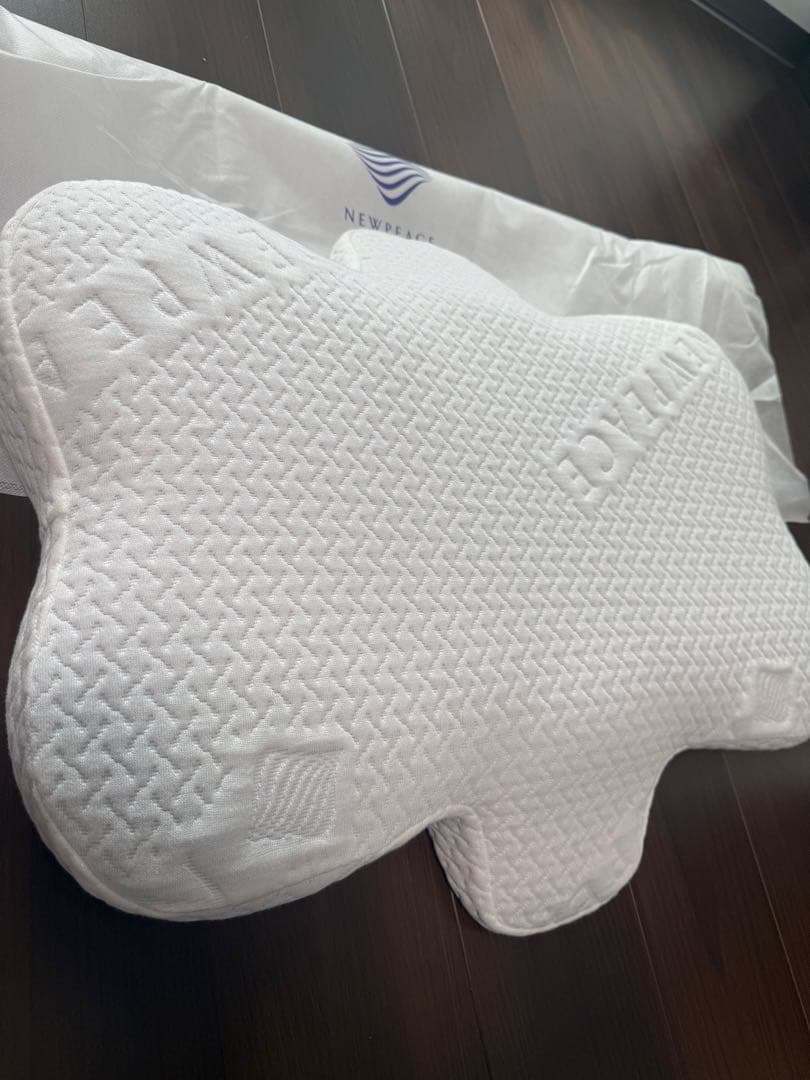 【BBBOO】【美品】NEWPEACEピロー　リリース 首肩用　枕