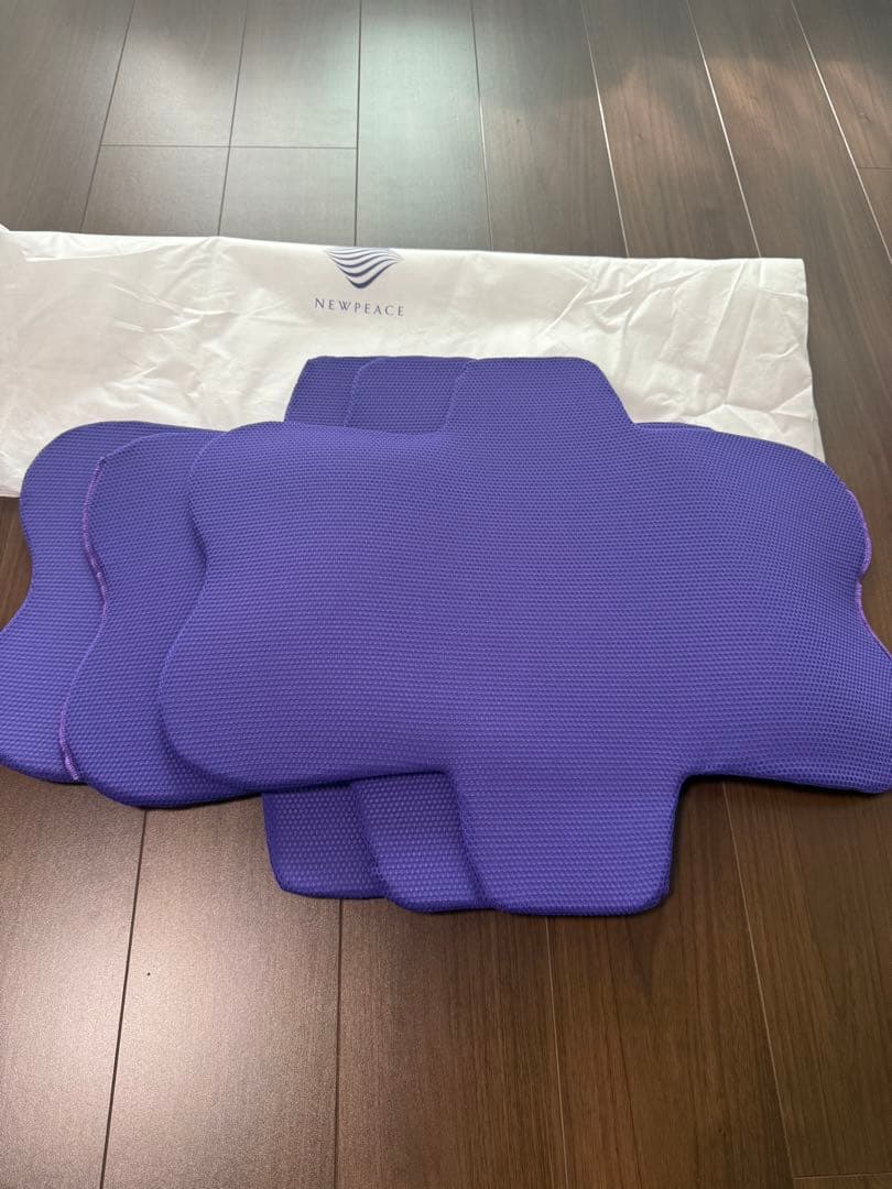 【BBBOO】【美品】NEWPEACEピロー　リリース 首肩用　枕