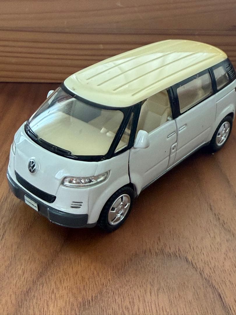 VolkswagenMicrobus コンセプトミニカー ホワイト/ベージュ