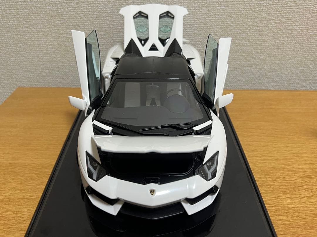 値下げしましたAutoart1/18ランボルギーニアヴェンタドールロードスター
