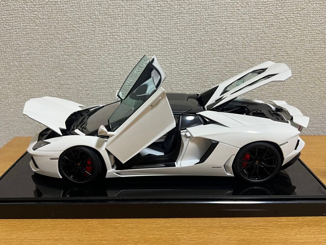 値下げしましたAutoart1/18ランボルギーニアヴェンタドールロードスター