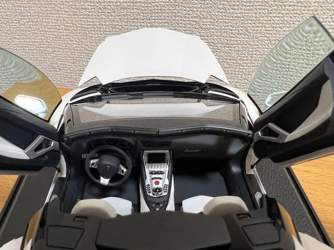 値下げしましたAutoart1/18ランボルギーニアヴェンタドールロードスター