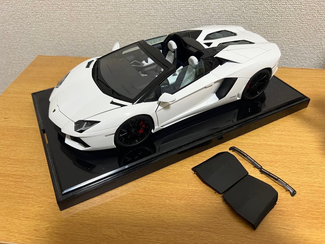値下げしましたAutoart1/18ランボルギーニアヴェンタドールロードスター