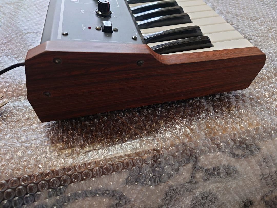 Roland EP-09 アナログシンセサイザー 61鍵　横に傷あり