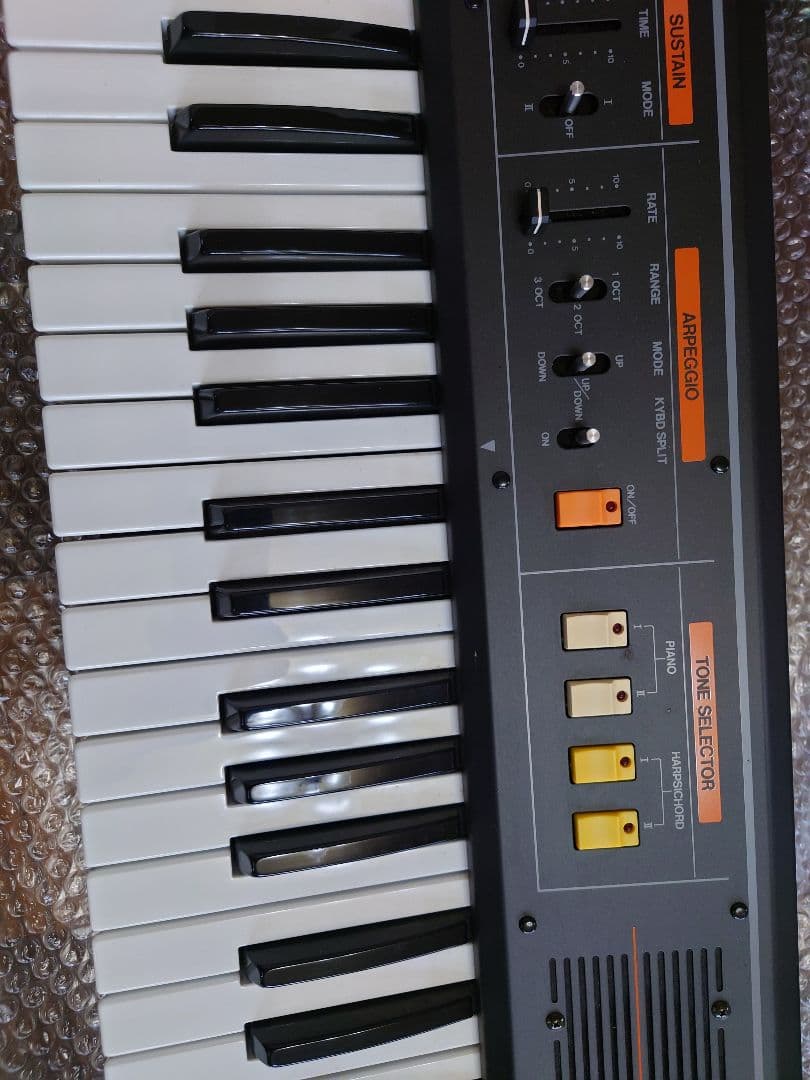 Roland EP-09 アナログシンセサイザー 61鍵　横に傷あり