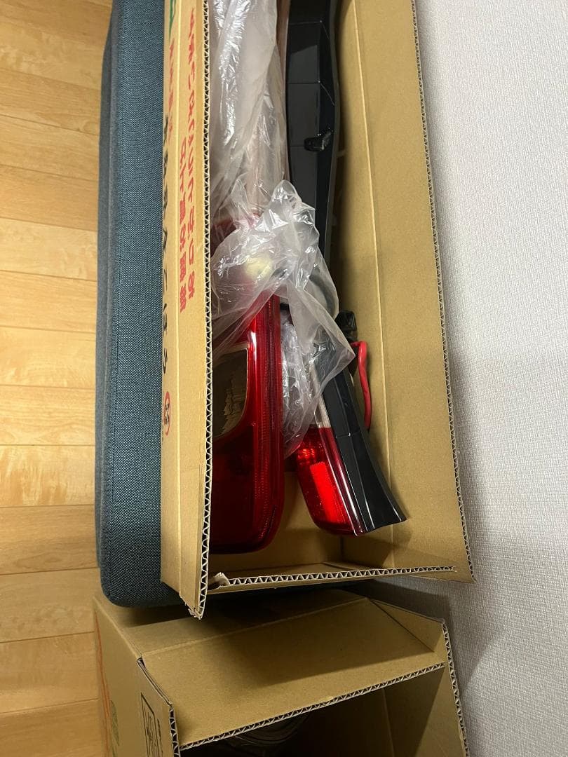 LA100S ムーヴ純正 LED左右テールランプ KOITO 220-51059