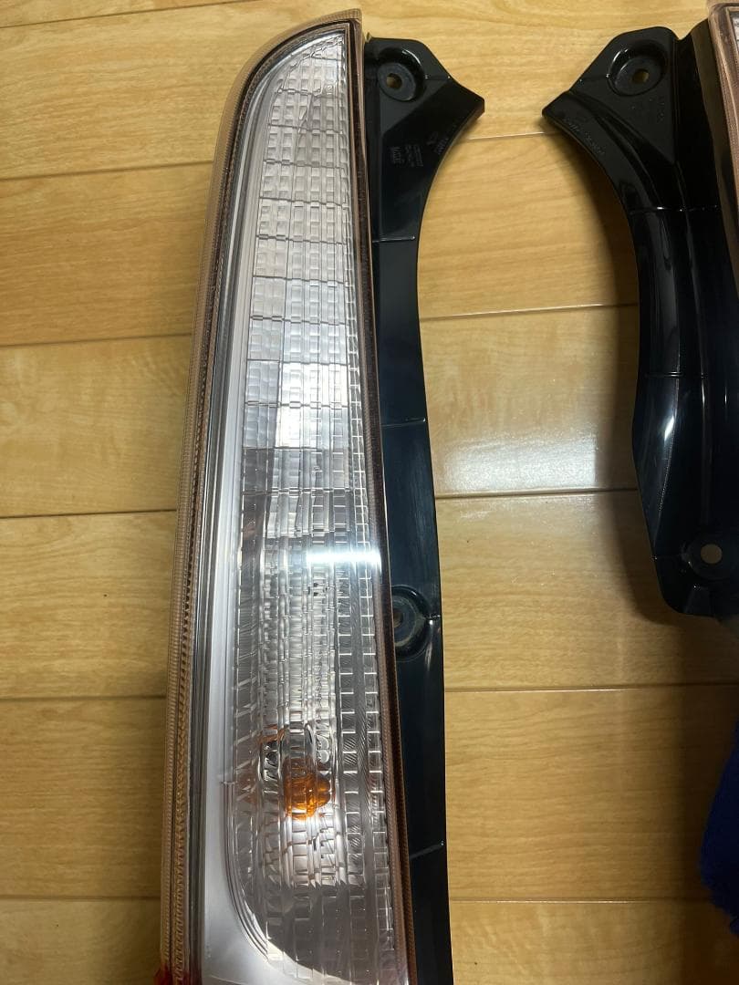 LA100S ムーヴ純正 LED左右テールランプ KOITO 220-51059