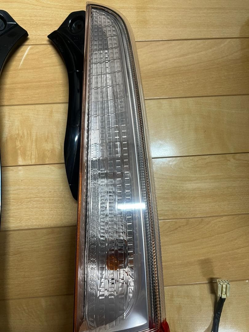 LA100S ムーヴ純正 LED左右テールランプ KOITO 220-51059