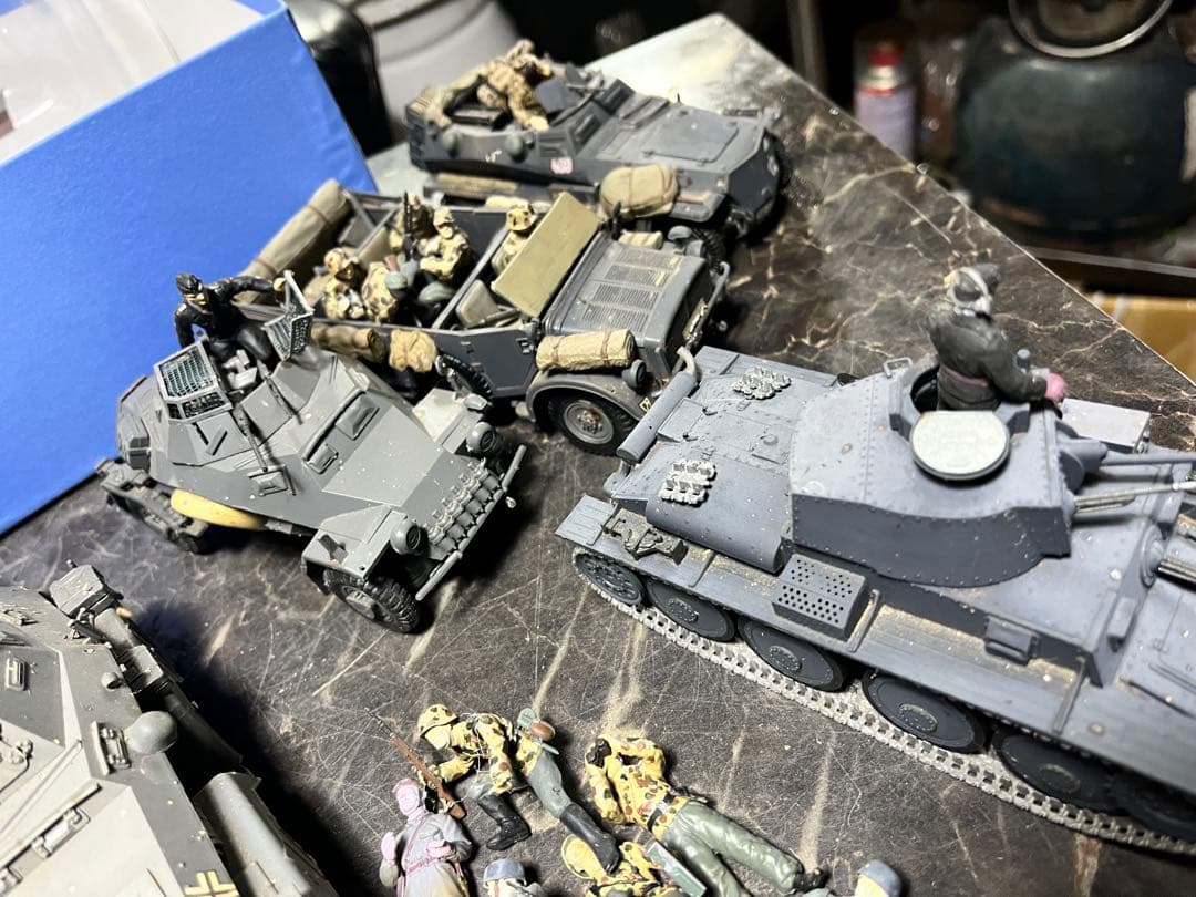 ミリタリー模型 ミリタリー戦車、戦車模型、戦車14台、戦艦1隻、隊員、基地