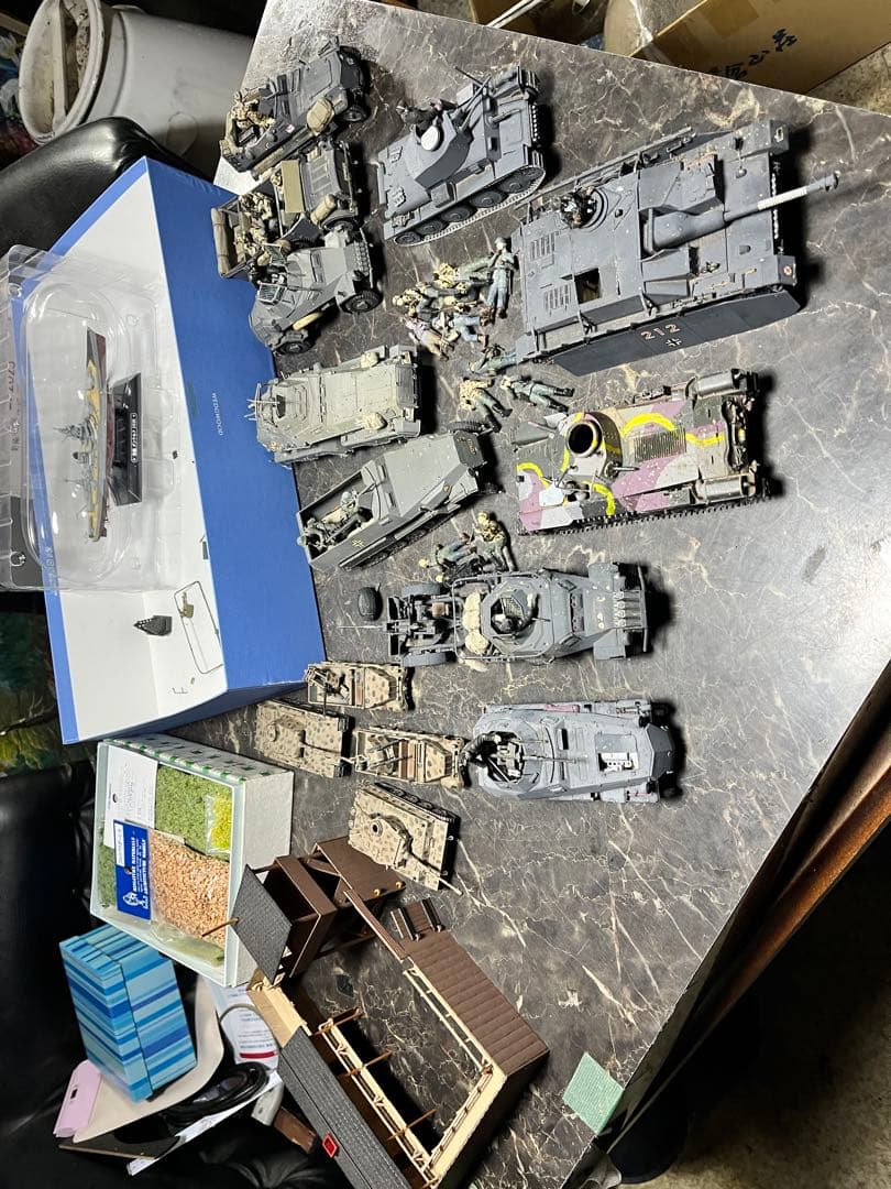 ミリタリー模型 ミリタリー戦車、戦車模型、戦車14台、戦艦1隻、隊員、基地