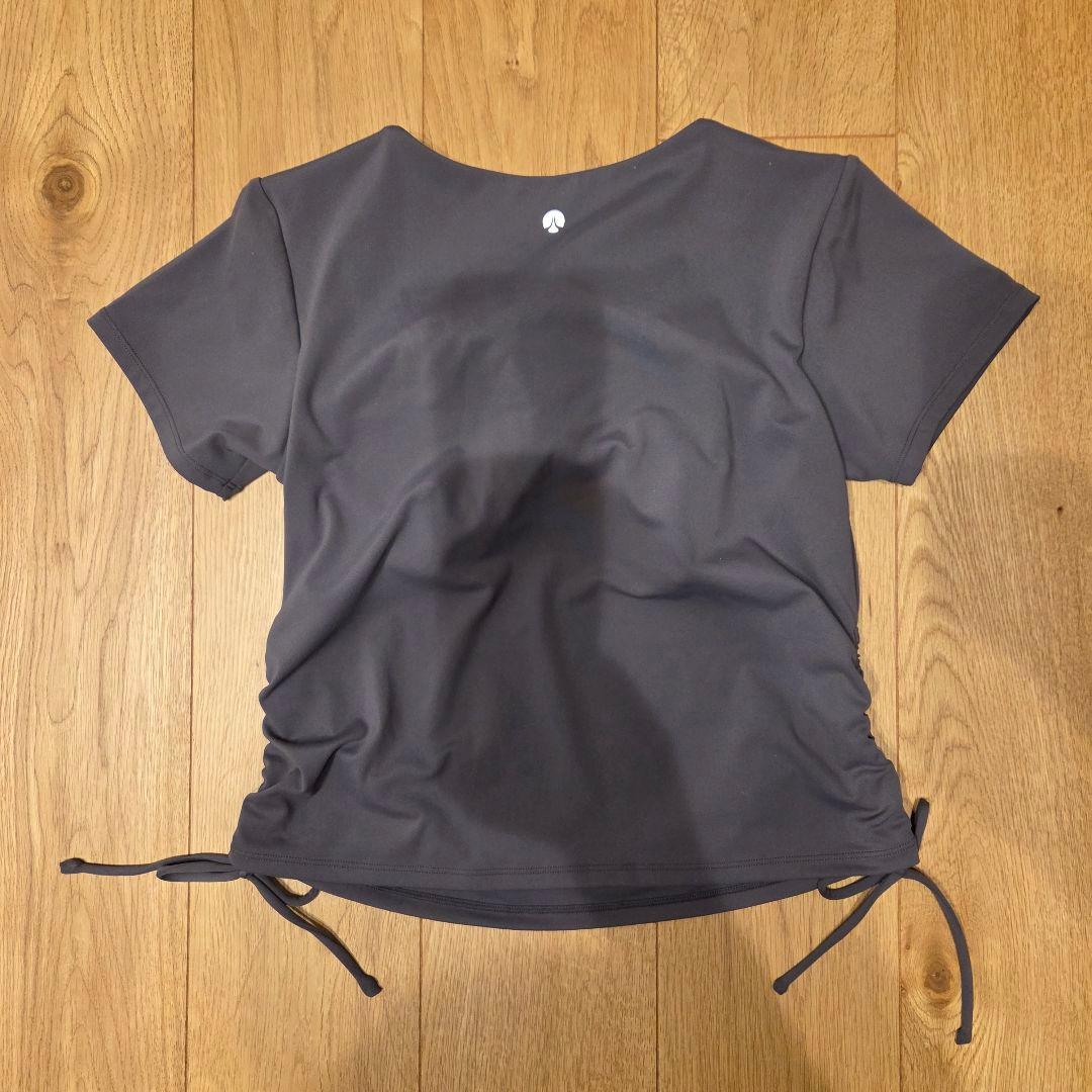 【新品未使用】SUKALA カップ付きルーシュドサイドTee(L/チャコール)