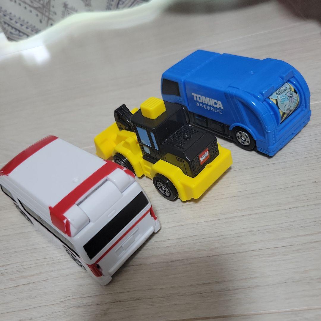 タカラトミー はじめてトミカちゅうしゃじょうセット 車6台付き