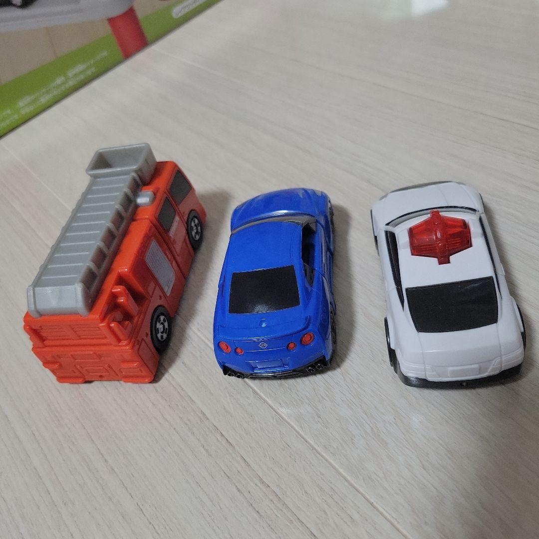 タカラトミー はじめてトミカちゅうしゃじょうセット 車6台付き