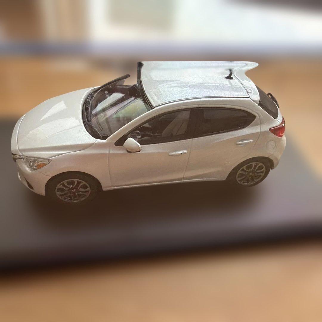 マツダ　Mazda デミオ ミニカー ホワイト